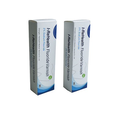 O tratamento NAF do fluoreto de sódio de 5% para crianças risca os pontos que secam rapidamente